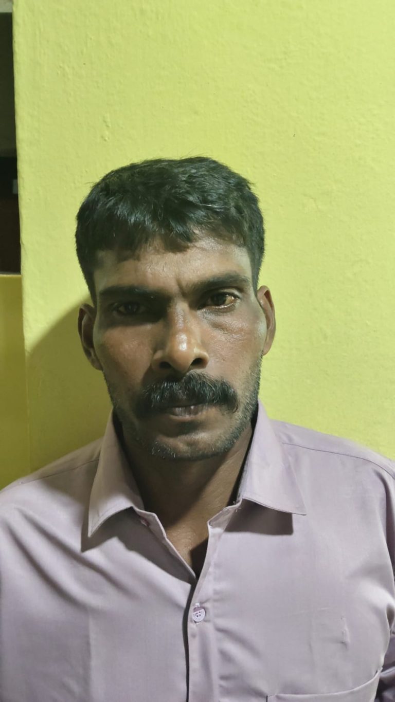 വിവാഹമോചന കേസ് കൊടുത്തതിലുള്ള വൈരാഗ്യം ,  ഭാര്യയെയും മക്കളെയും നടുറോഡിൽ ക്രൂരമായി ആക്രമിച്ച പ്രതിയെ അറസ്റ്റ് ചെയ്തു